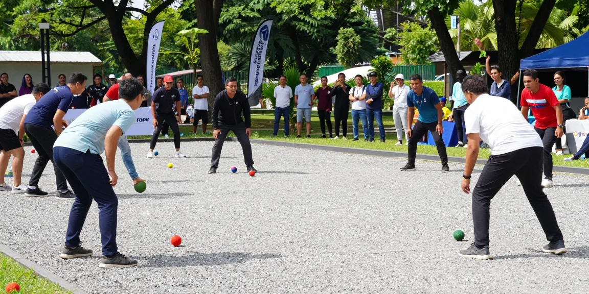 Aktivitas kompetisi petanque oleh FOPI Kota Palopo di lokasi luar ruangan, menarik perhatian pengunjung.
